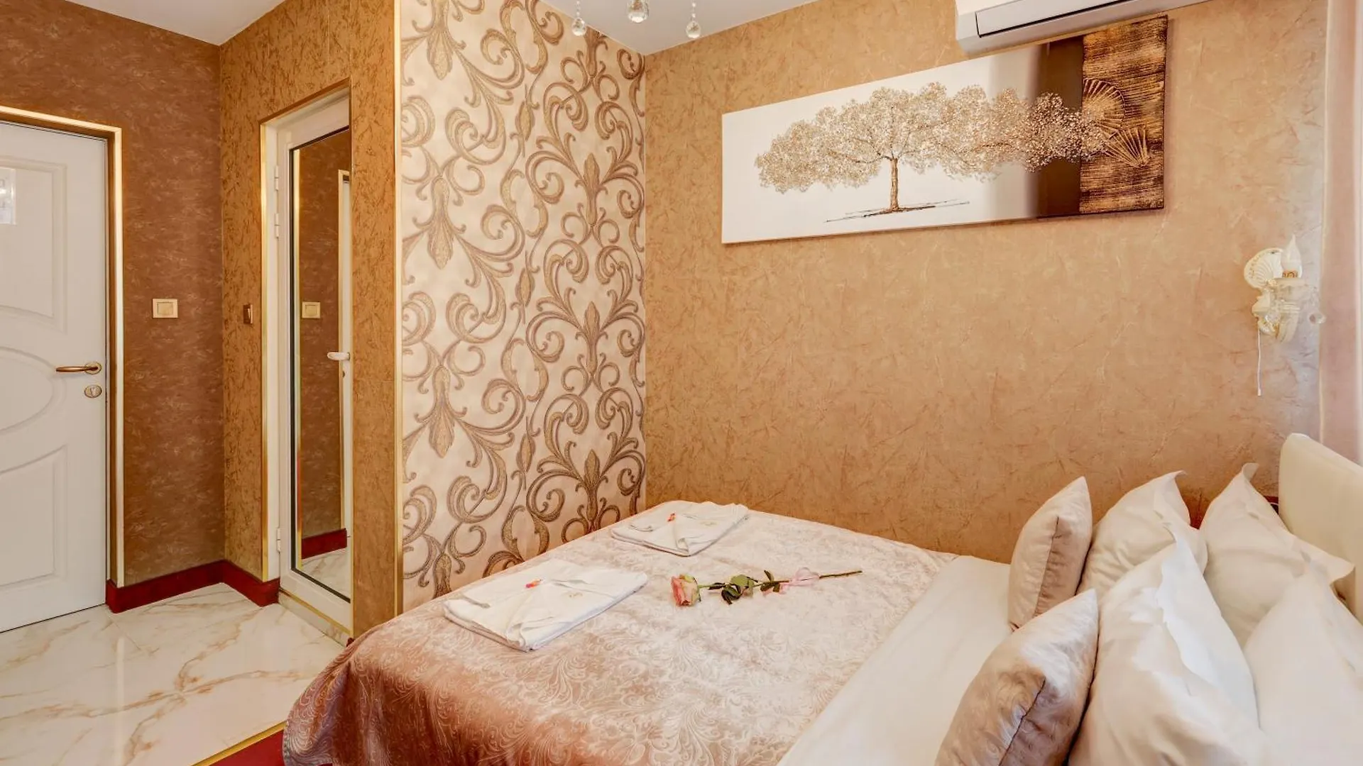 Hotel IMPERIA Varna 3*,